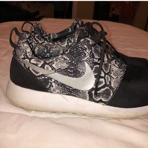 Nike Reptile Print Roshe